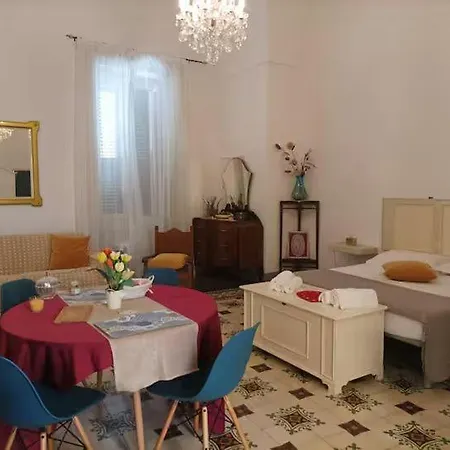 Donna Michelina Rooms Bed & Breakfast *